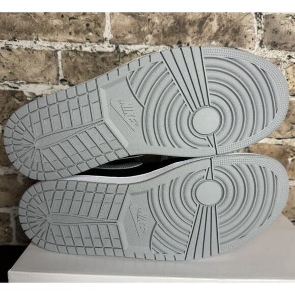 Nike Air Jordan 1 Mid Retro Shadow Black Grey Wmns 12 BQ6472-007 - Picture 5 of 7